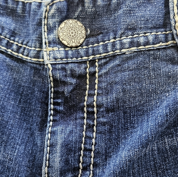 Maurices Women's Cropped Distressed Denim Jeans 14 - Picture 4 of 8